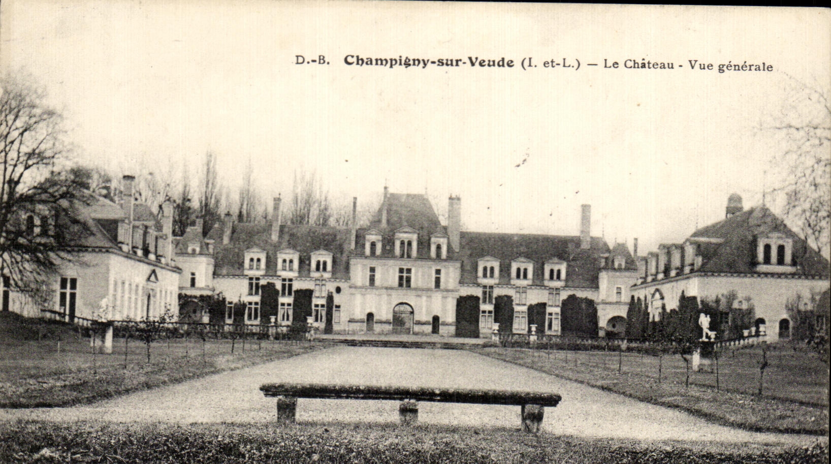 CPA Champigny Sur Veude Le Chateau Vue Generale