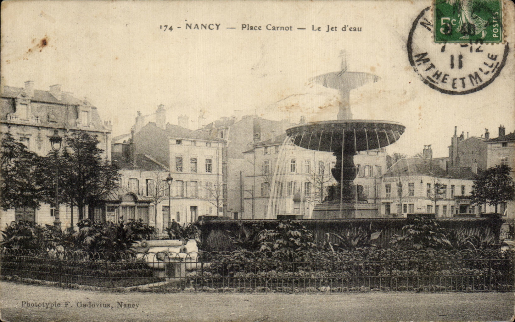 CPA Nancy Place Carnot Le Jet d eau