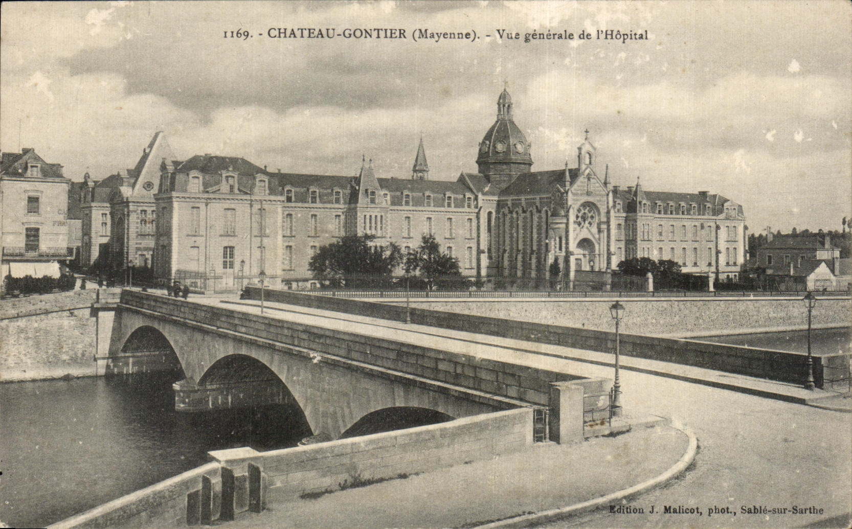 Château-Gaontier (Mayenne) — Vue générale de l'Hôpital — Édition J. Malicot, phot. Sablé-sur-Sarthe