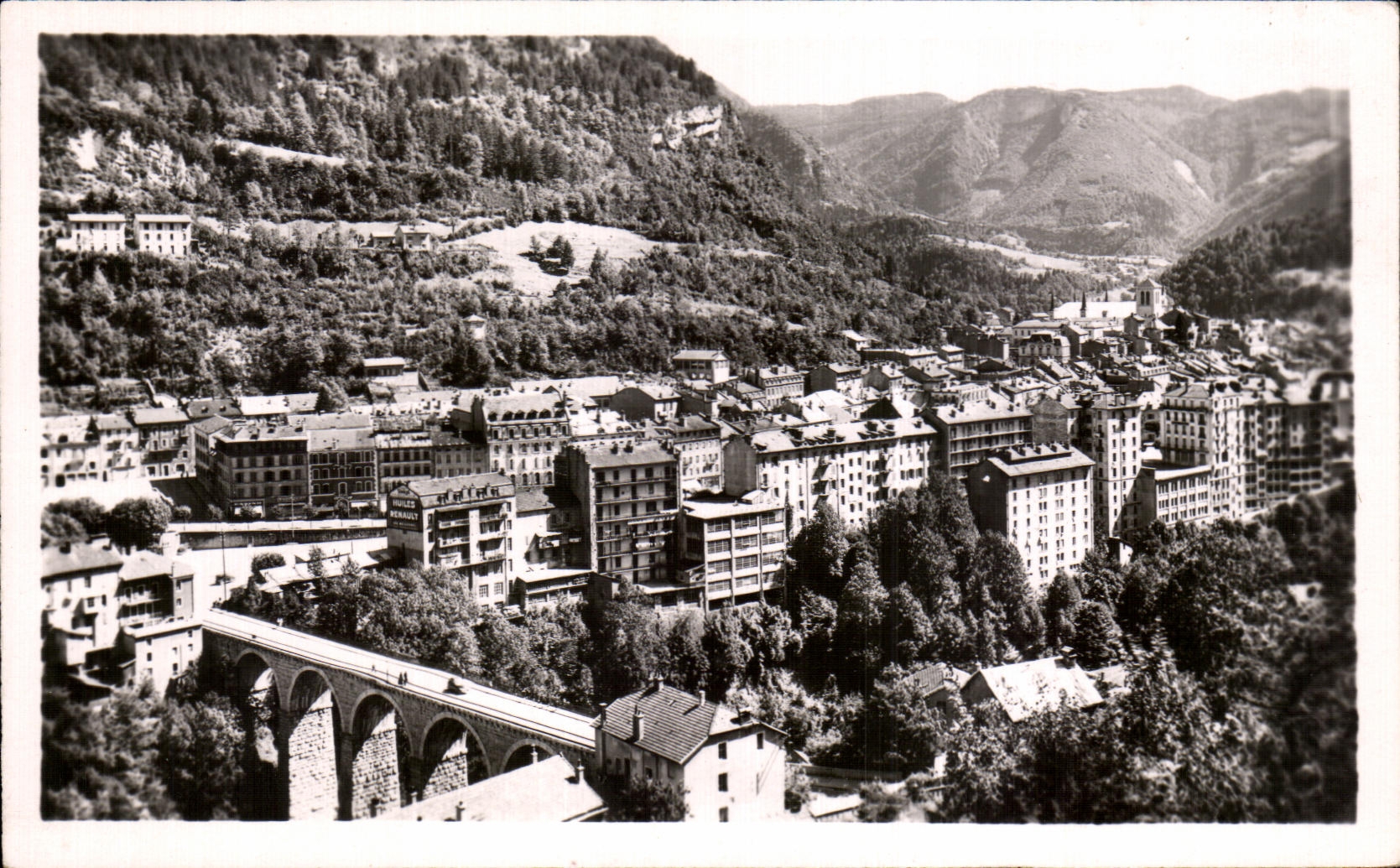 Saint-Claude (Jura) — Le Pont Saint-Pierre et les Maisons de 12 étages — Photo Veritable, Paris