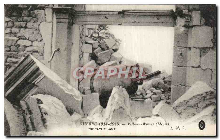 CPA Guerre Ville en Woevre (Meuse) Militaria Cloche Eglise