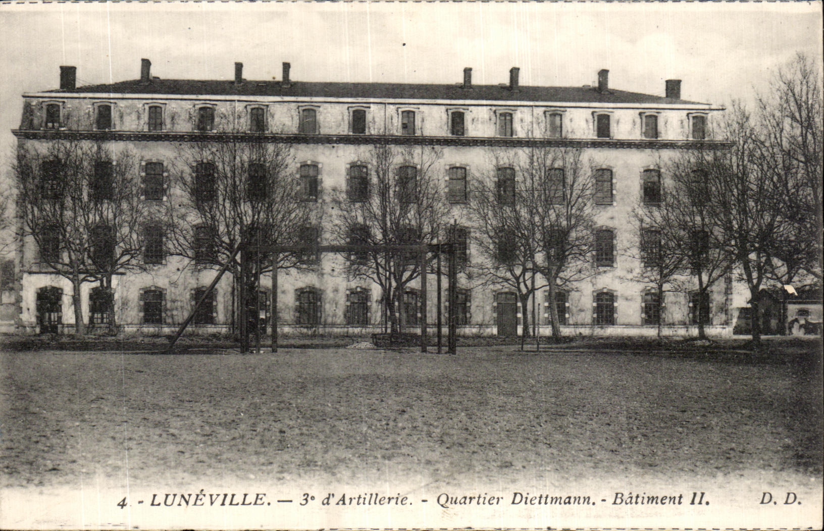 CPA Luneville d Artillerie Quartier Diettmann Batiment Militaria