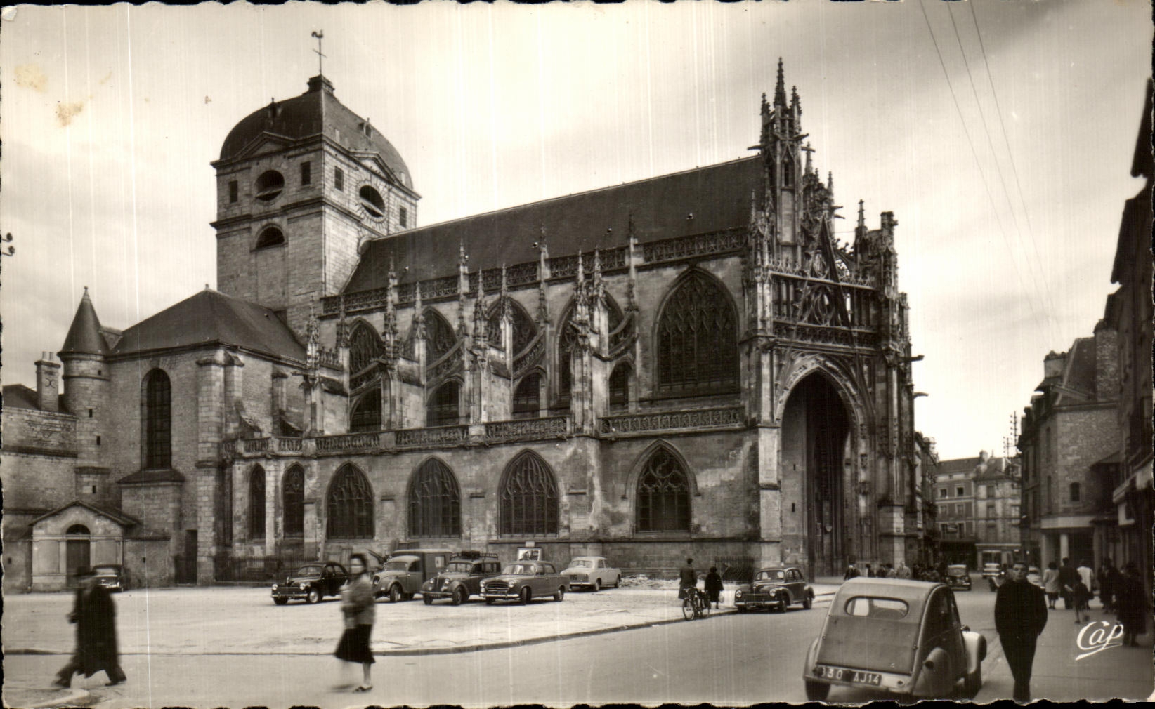 CPA Alencon L Eglise Notre Dame