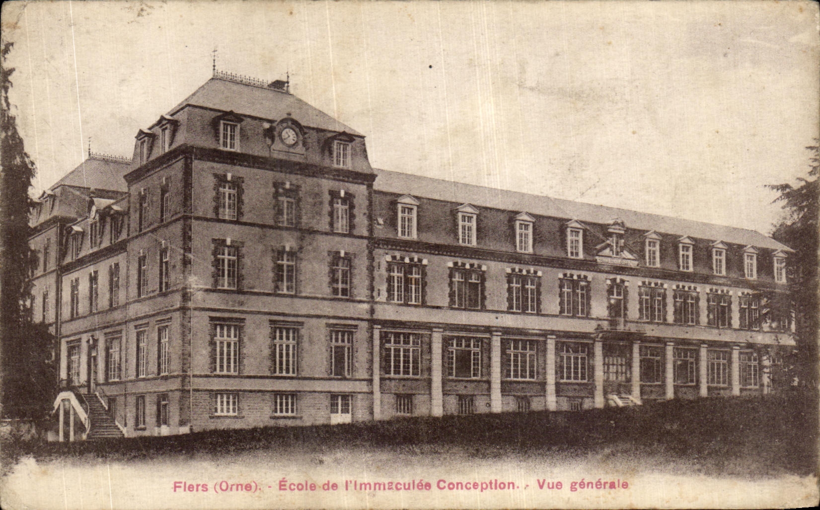 CPA Flers (Orne) Ecole de I Immaculee Conception Vue generale