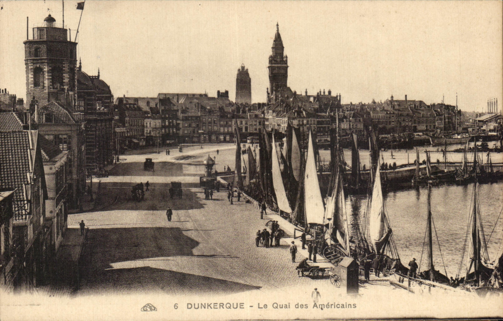 CPA Dunkerque Le Quai des Americains Bateaux