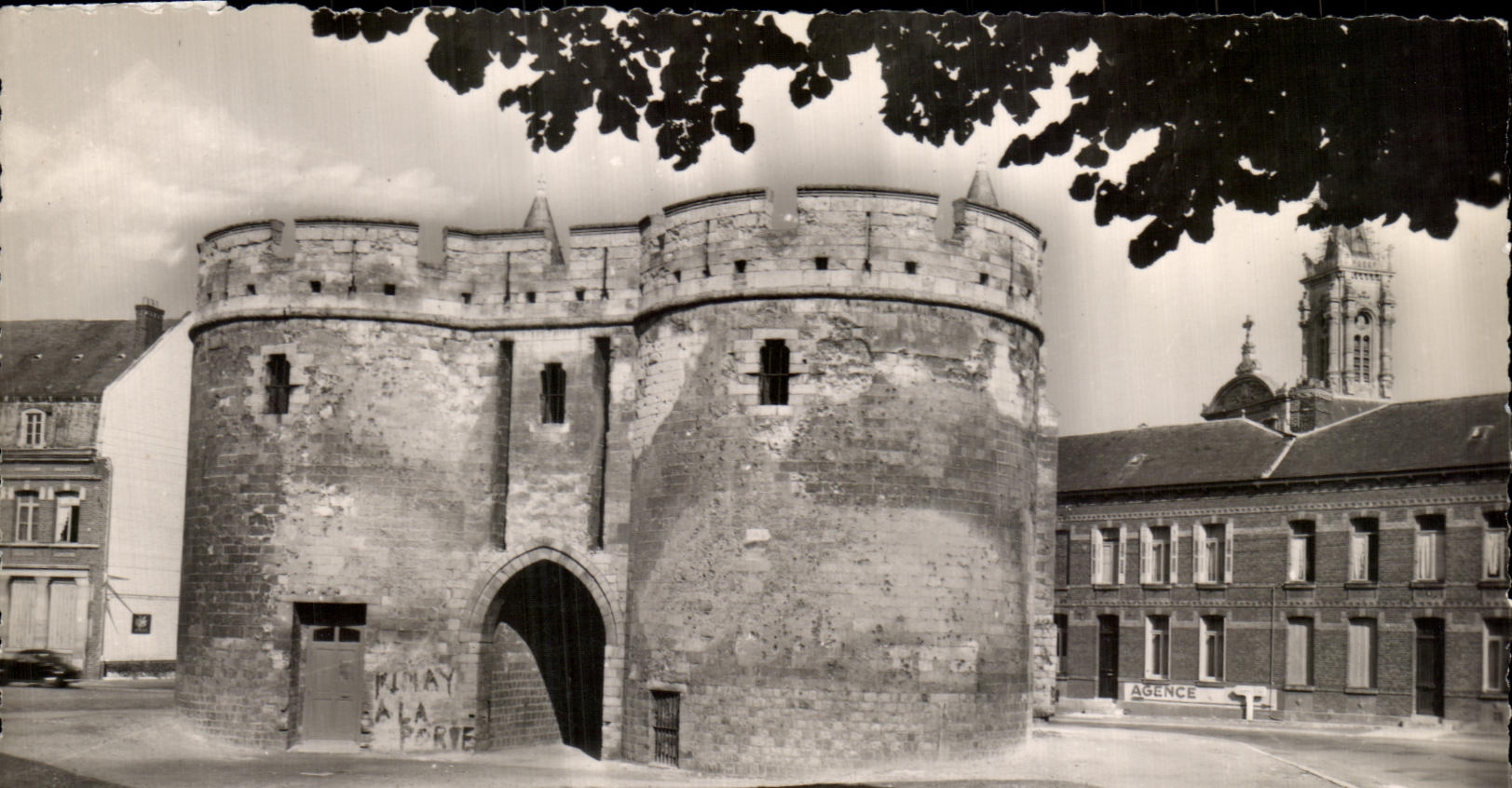 CPSM Cambrai (Nord) Le Porte de Paris