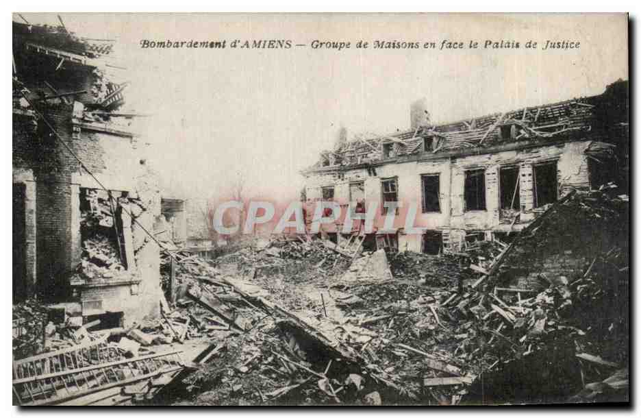 CPA Bombardement d Amiens Groupe de Maisons en face le Palais de Justice Militaria