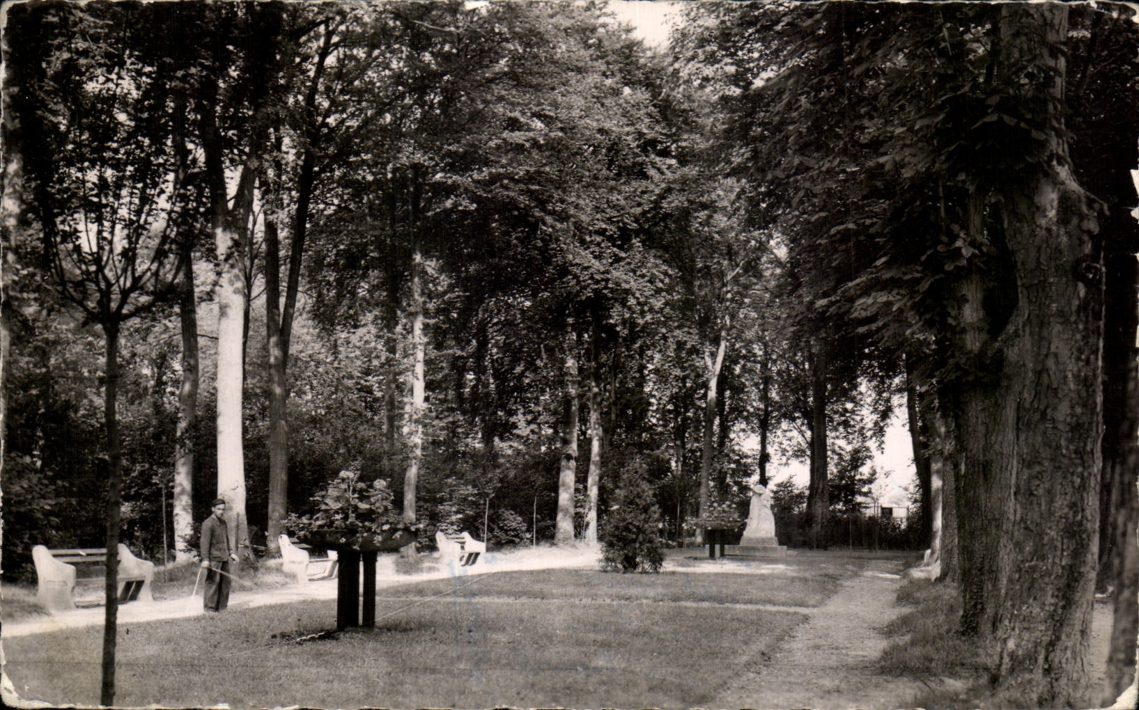 CPA Breteuil Sur Noye Oise Promenade du Bosquet