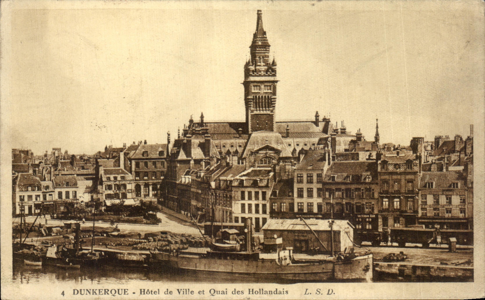 CPA Dunkerque Hotel de Ville et Quai des Hollandais Bateau