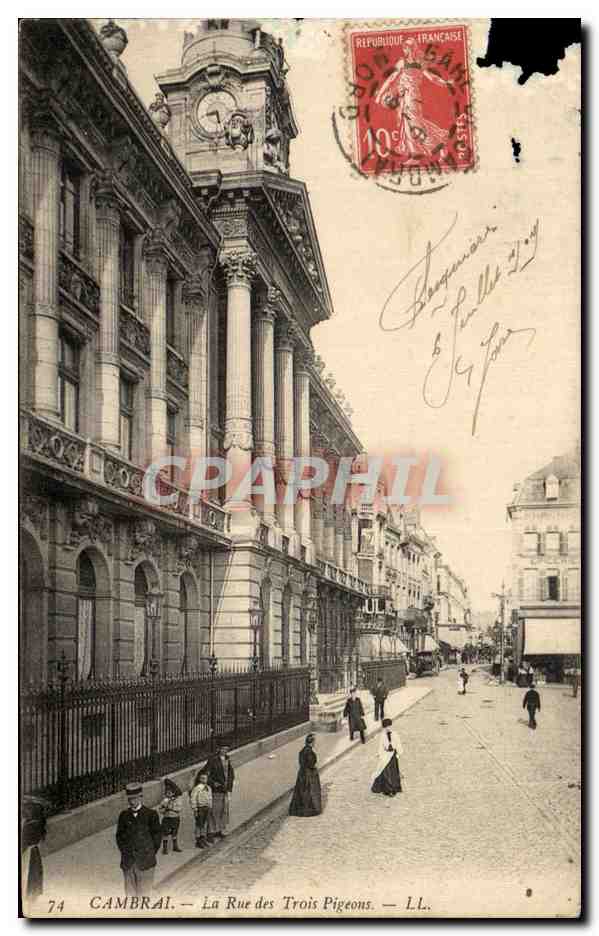 CPA Cambrai La Rue des Trois Pigeons