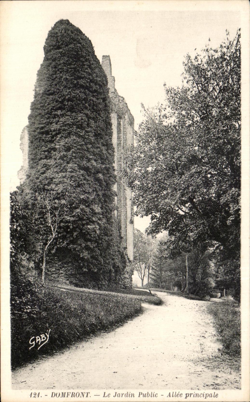 CPA Domfront Le Jardin Public allee Principale