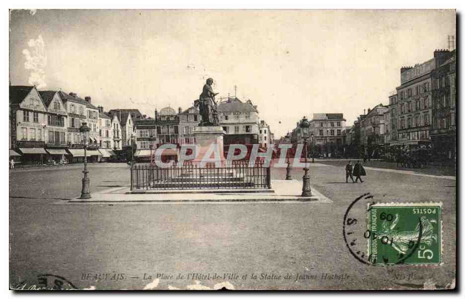 CPA Beauvais La Place de I Hotel de Ville et la Statue de Jeanne Hachelle