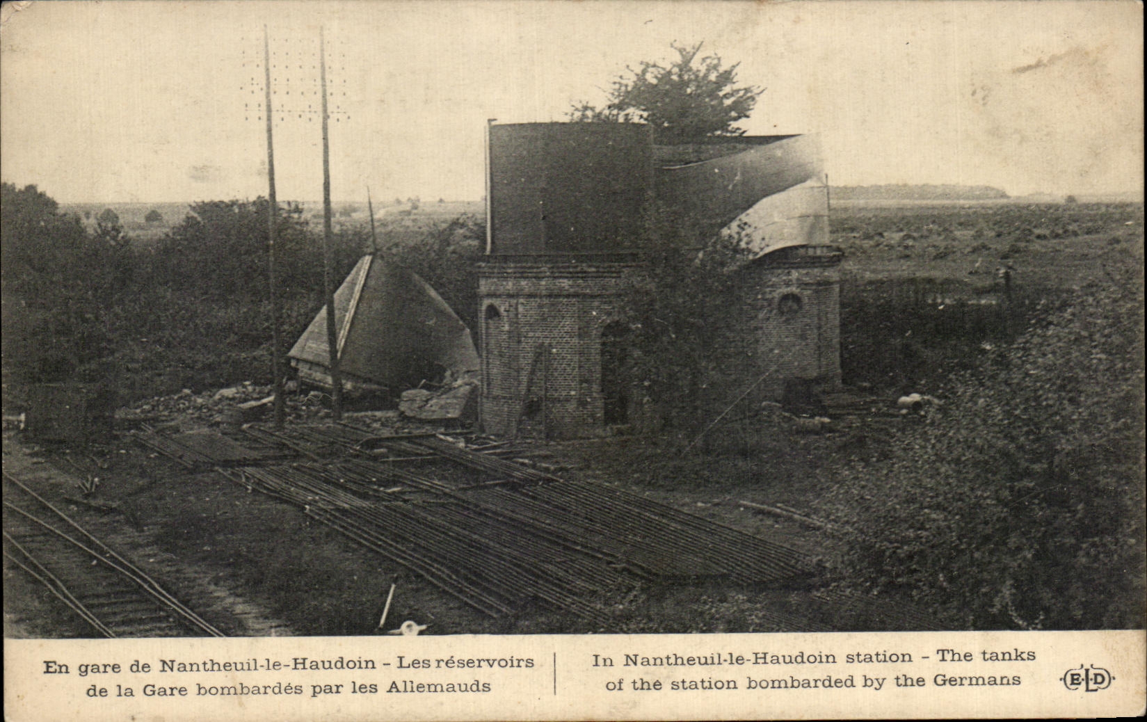 CPA En gare de Nantheuil le Haudoin Les reservoirs de la Gare bomardes par les Allemands Miltiaria 
