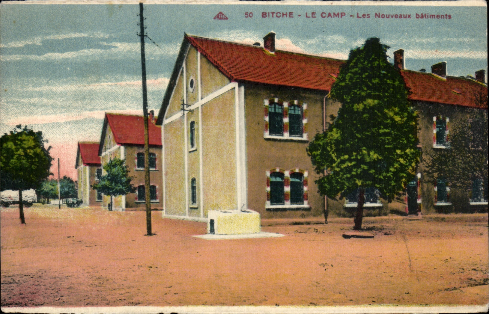 CPA Bitche Le Camp Les Nouveaux batiments Militaria 