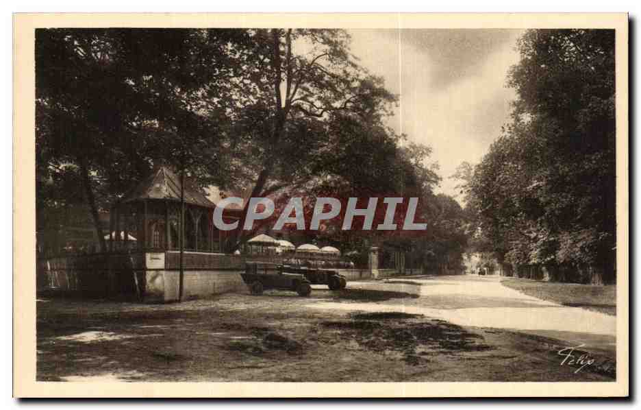 CPA Barbizon et sa Foret Entree de la rue Grande et restaurant de la Foret Barbizon and its Forest Rue Grande