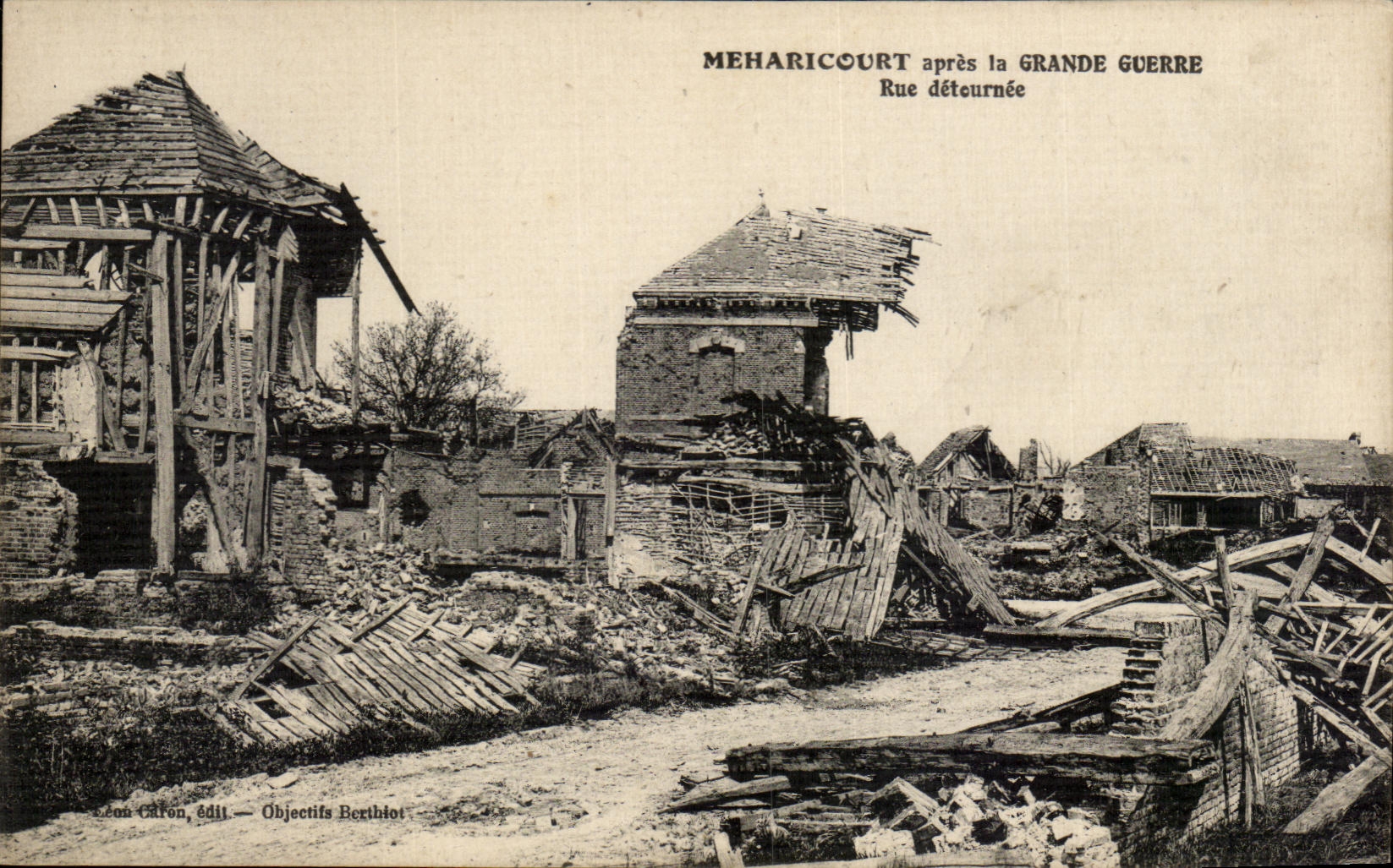 CPA Meharicourt apres la Grande Guerre Rue detournee Militaria