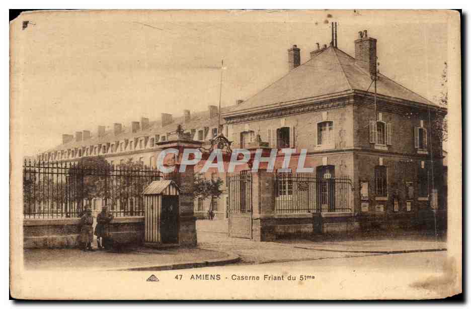 CPA Amiens Caserne Caserne Friant du 51 m Militaria