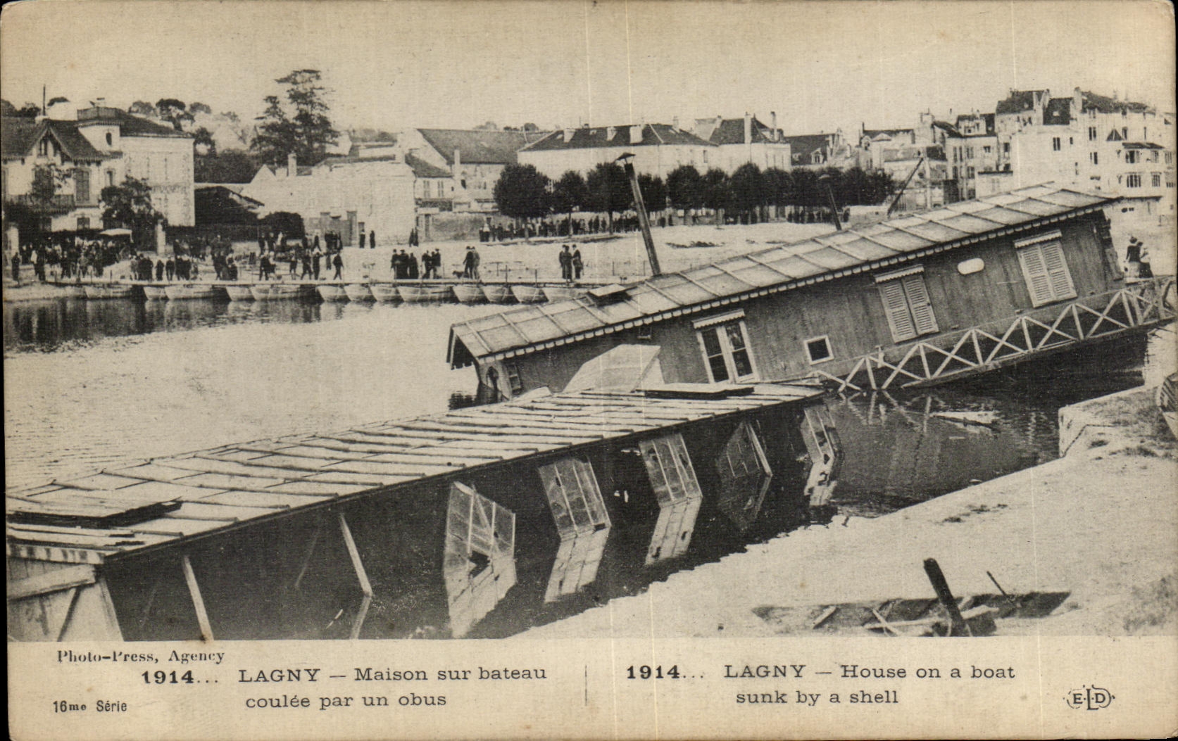 CPA Lagny Maison sur bateau coulee par un obus Lagny House on a boat sunk by a shell