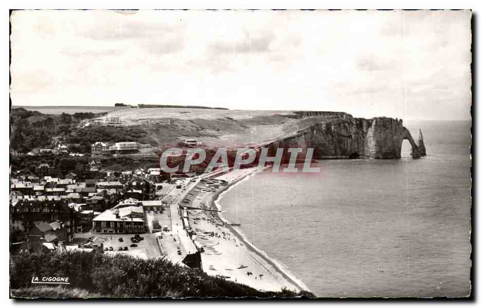 CPA Etretat Vue generale vers les falaises d aval