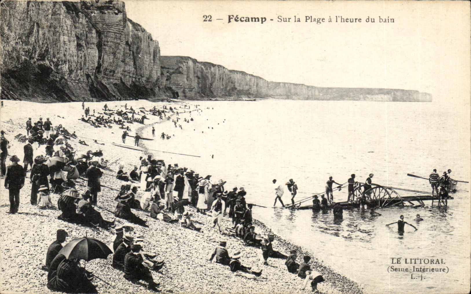 CPA Fecamp Sur la Plage a Theure du bain
