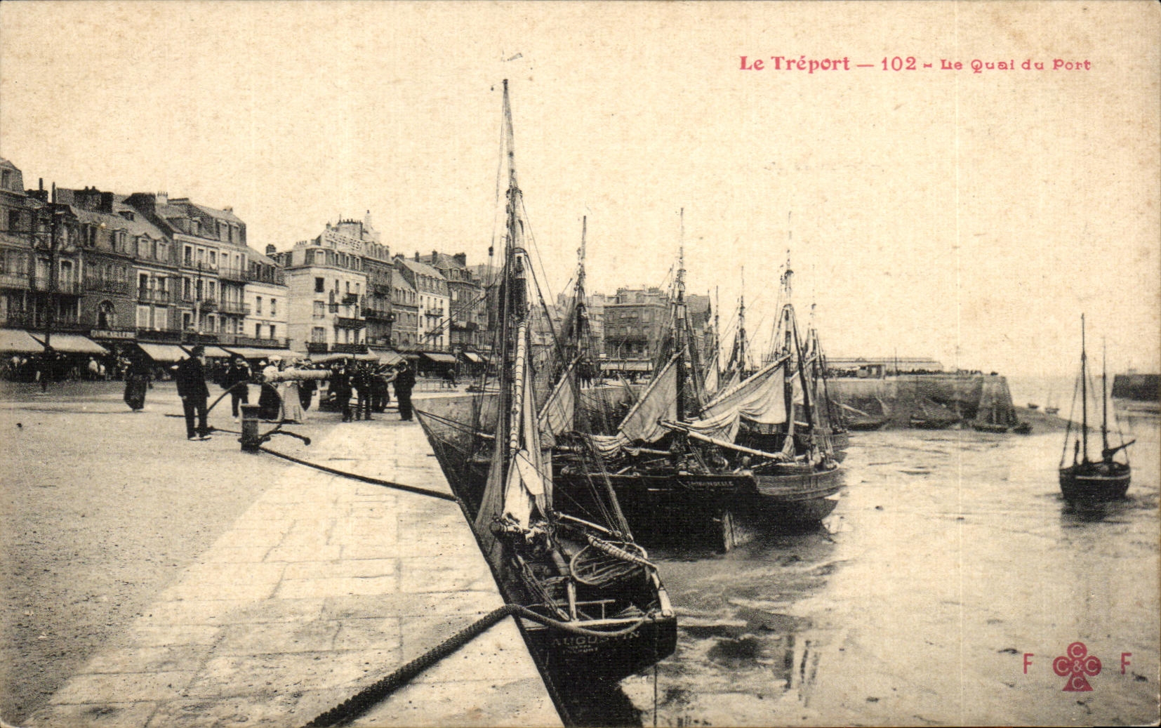 CPA Le Treport Le Quai du Port Bateau