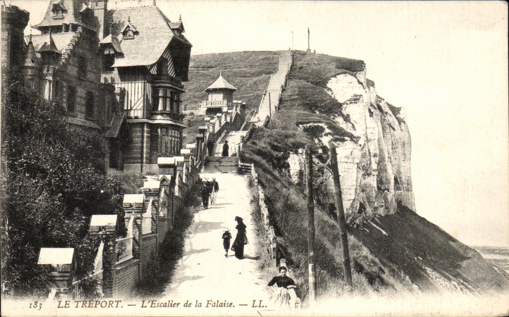 CPA Le Treport L Escalier de la Falaise