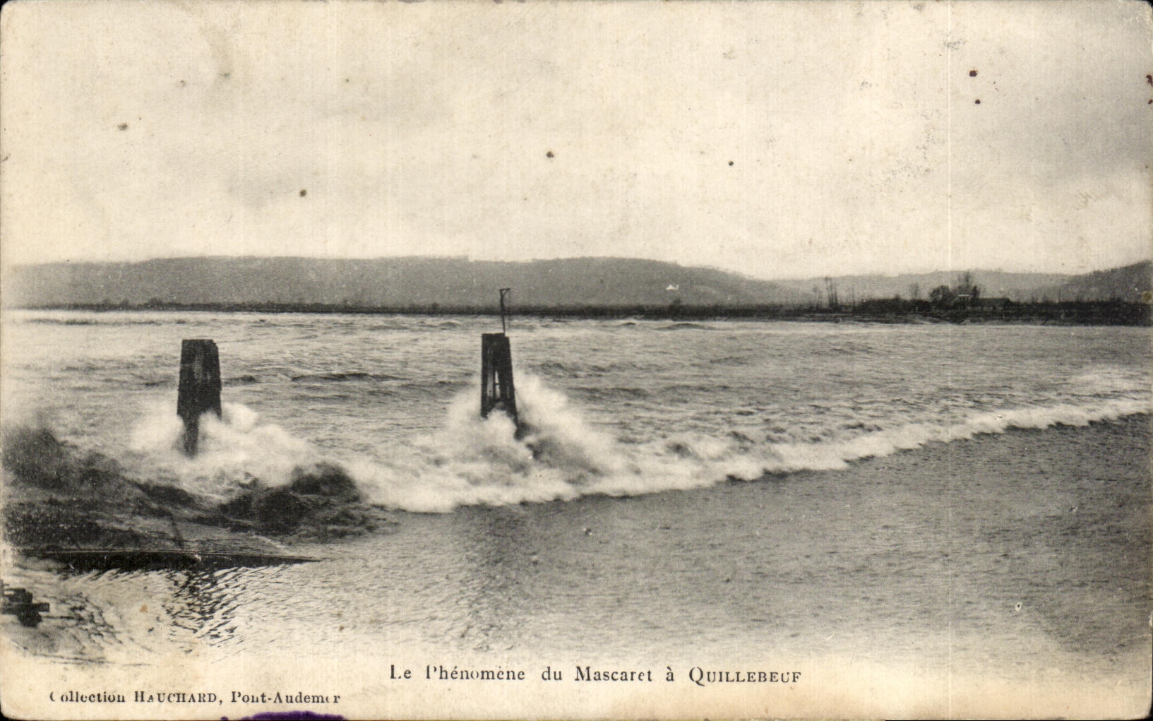 CPA Le phenomene du Mascaret a Quillebeuf