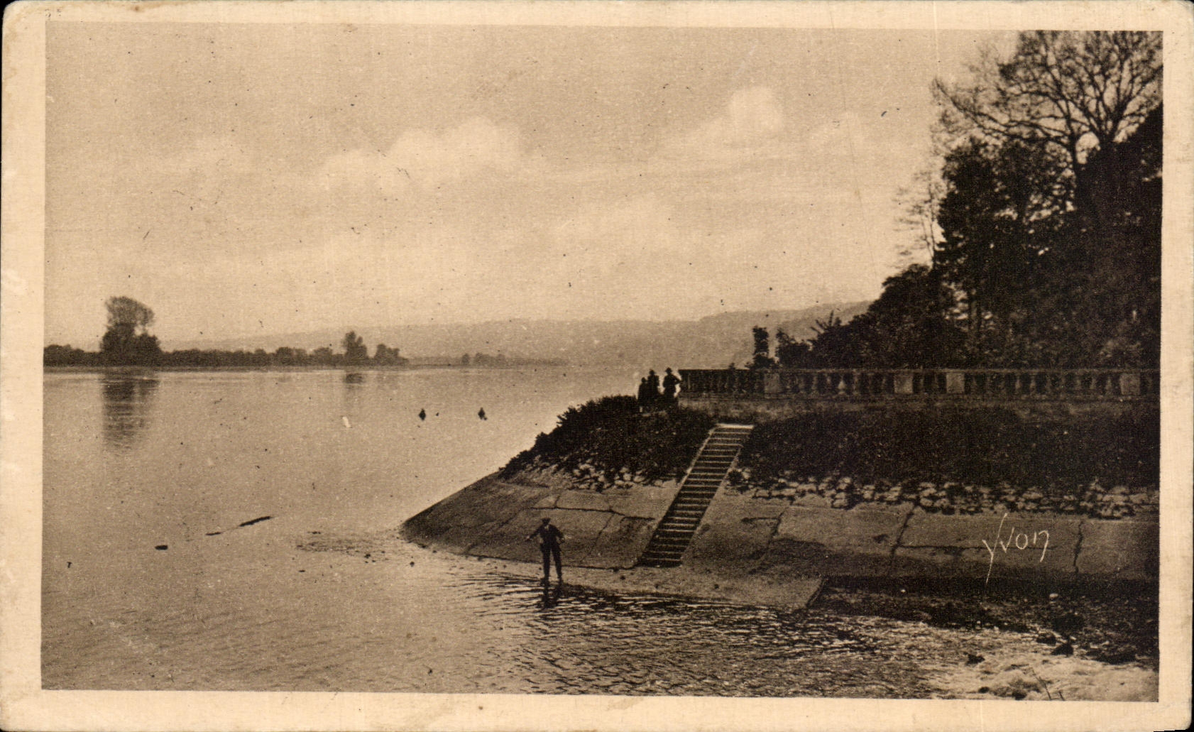 CPA La Douce France Normandie De Rouen au Havre Les Bords de la Seine a Caudebec en Caux