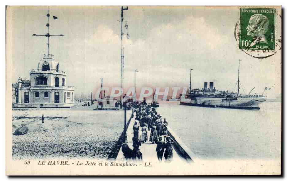 CPA Le Havre La Jetee et le Semaphore Bateau 