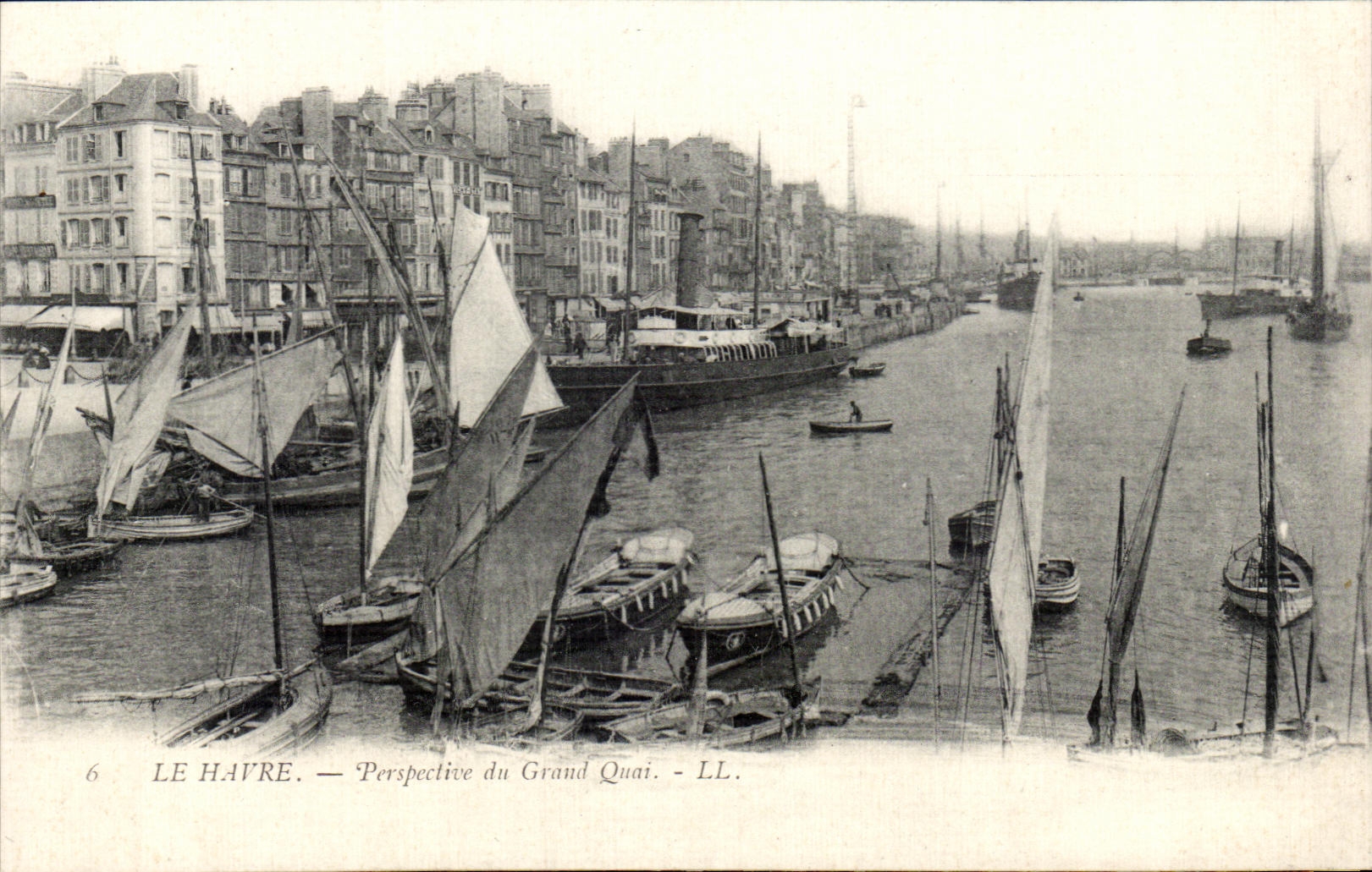 CPA Le Havre Perspective du Graud Quai Bateau