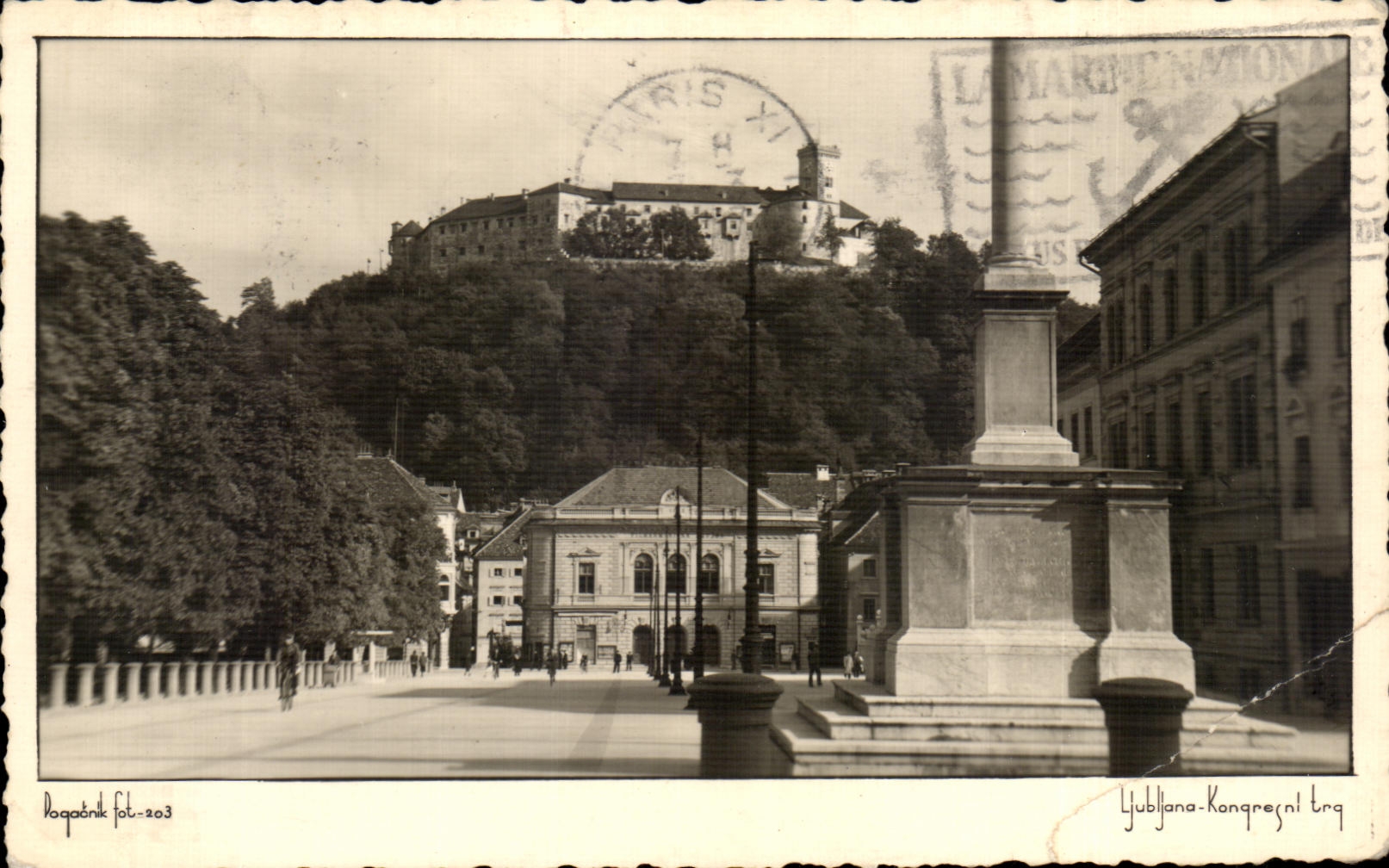 Ljubljana - Kongresni trg — vue du château sur la colline — éditeur Rogatnik, n°203