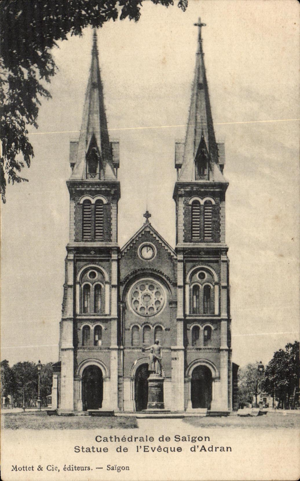 CPA Cathedrale de Saigon Statue de I Eveque d Adran Indochine Vietnam