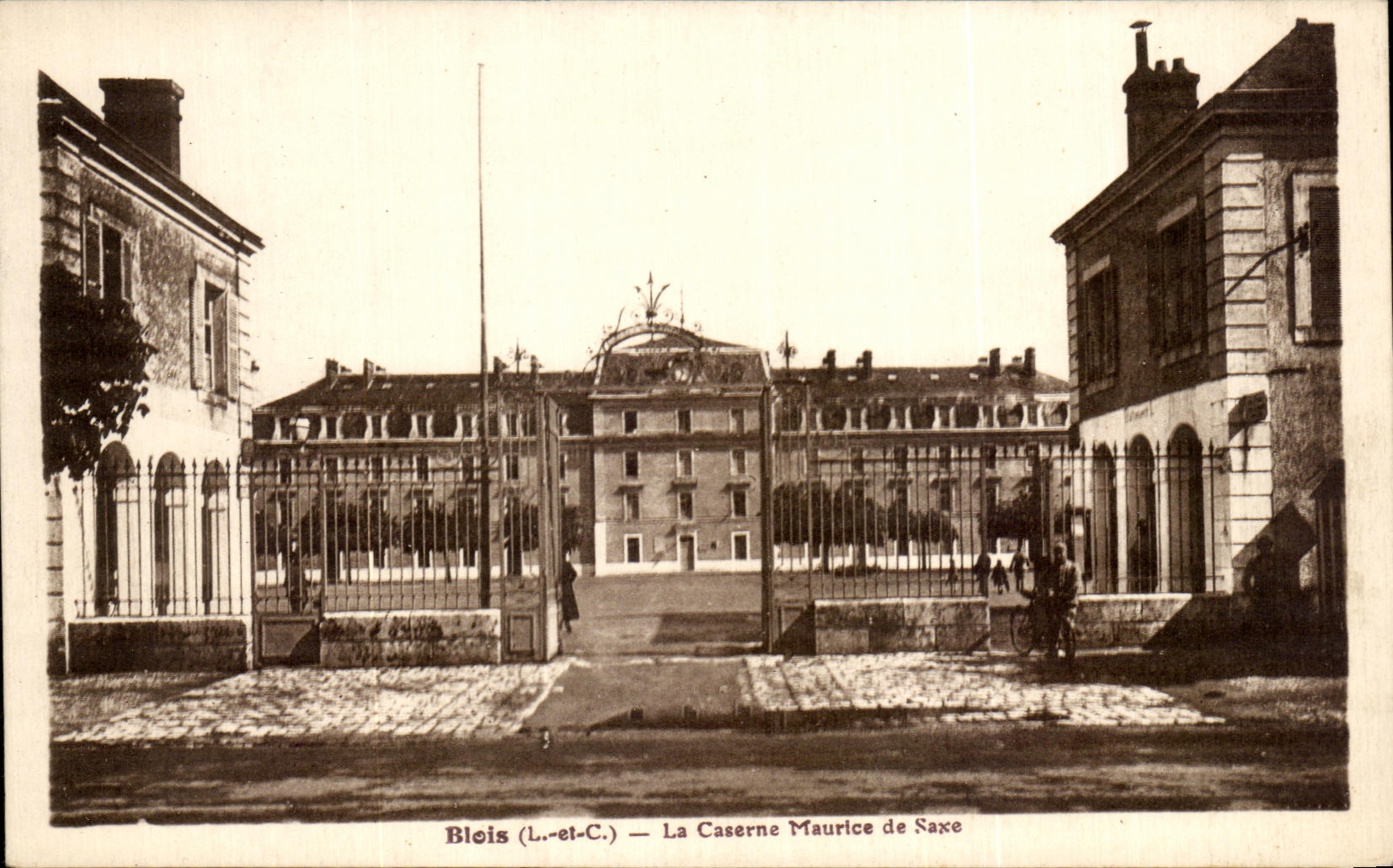 Blois (L.-et-C.) — La Caserne Maurice de Saxe