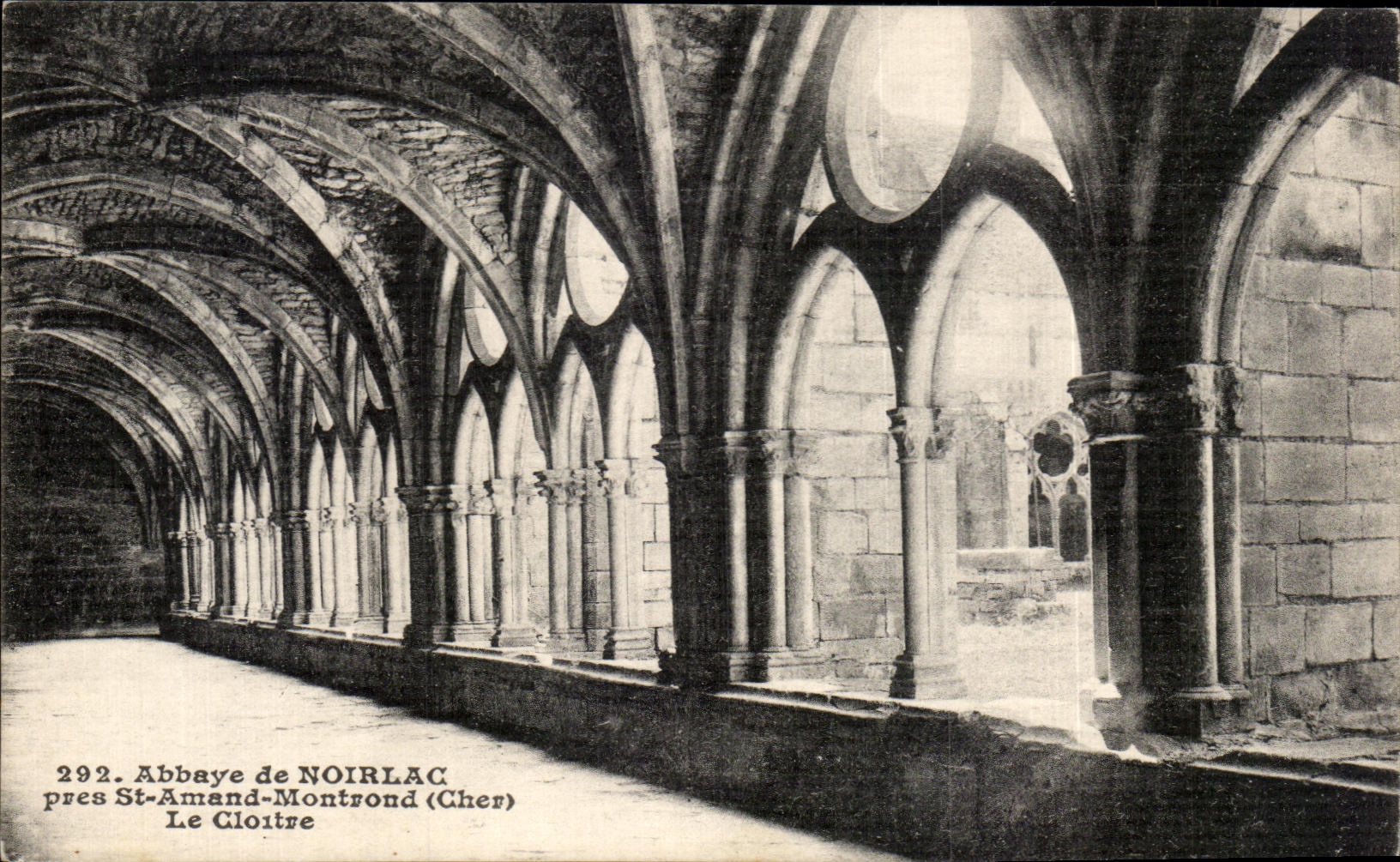 CPA Abbaye de Noirlac Pres St Amand Montrond Le Cloitre