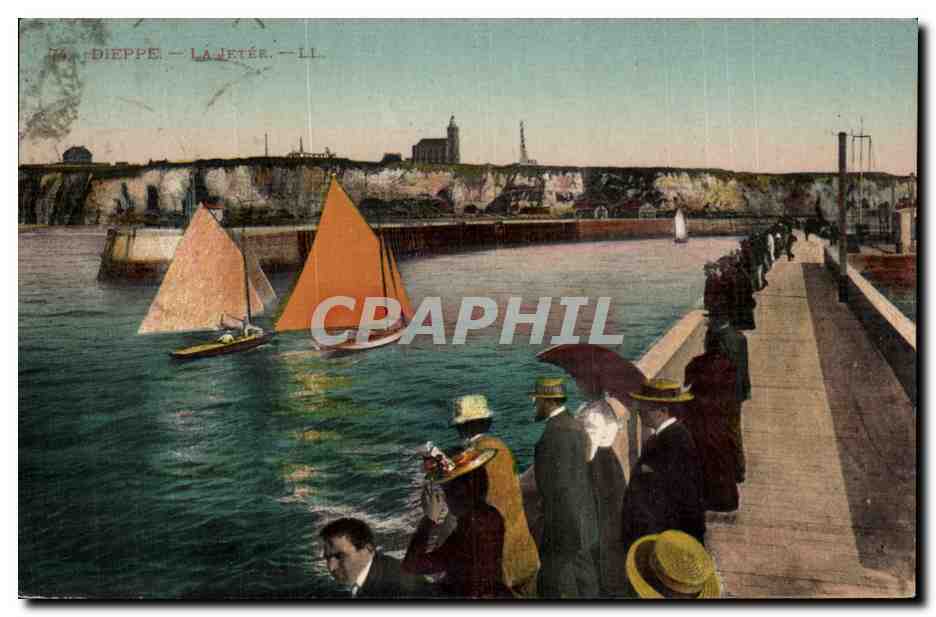 CPA Dieppe Jetee Bateau
