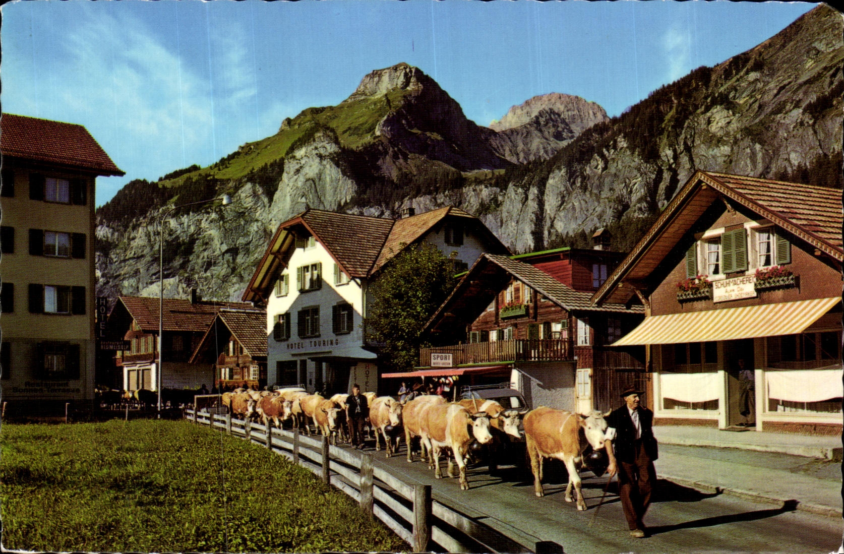 CPA Kandersteg Alpabfahrt v Allmenalp mit Alpschelenhubel Hotel Vaches