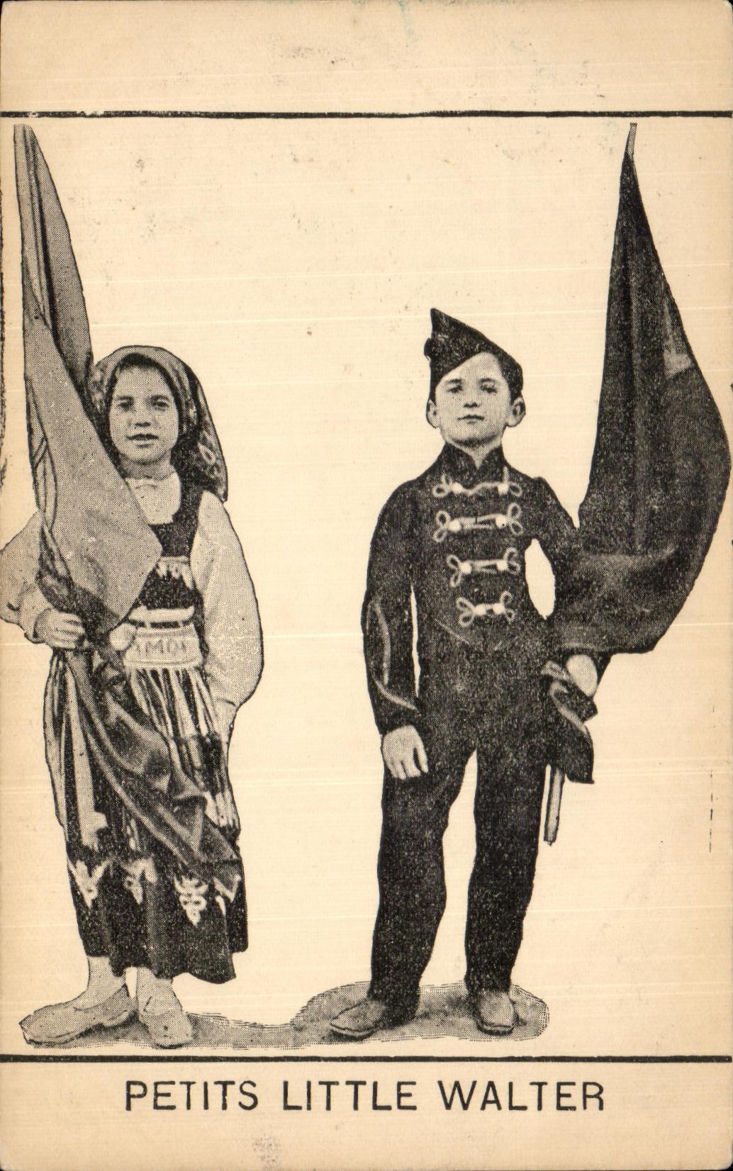 CPA Petits little walter Folklore Costume Militaria 