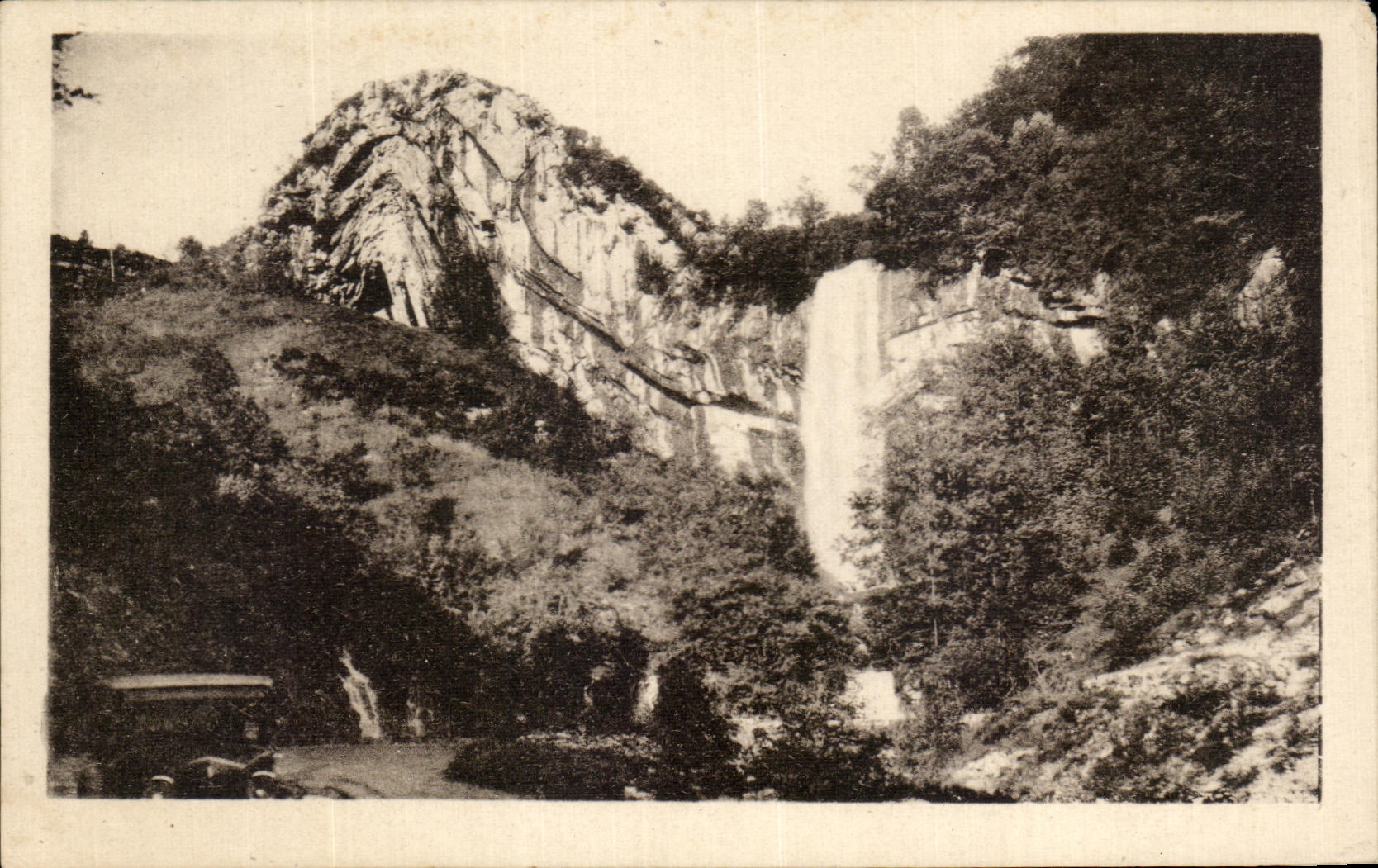 Jura. Tourlise. Cascade et rocher dit du Chapeau de Gendarme — De St CLAUDE à LA FAUCILLE