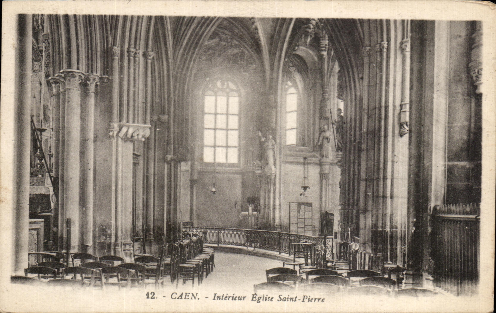 Intérieur Église Saint-Pierre — Caen — Éditeur G. Arrand, n°12