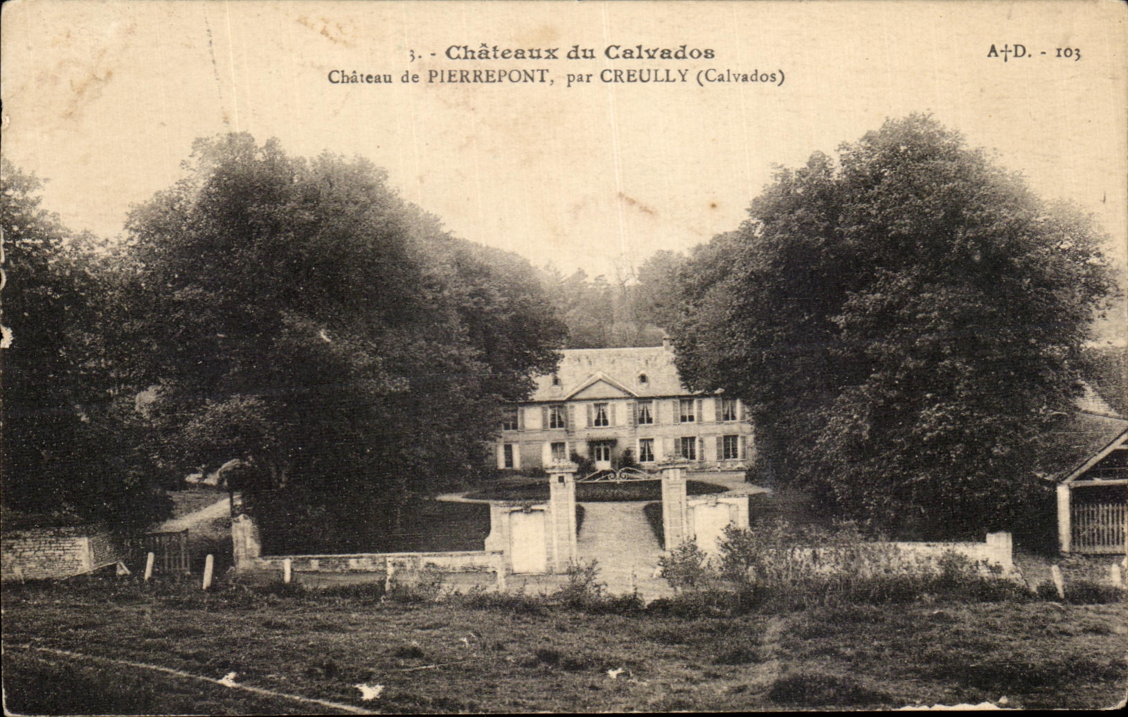 CPA Chateau du Calvados Chateau de Pierrepont par Creully (Calvados)