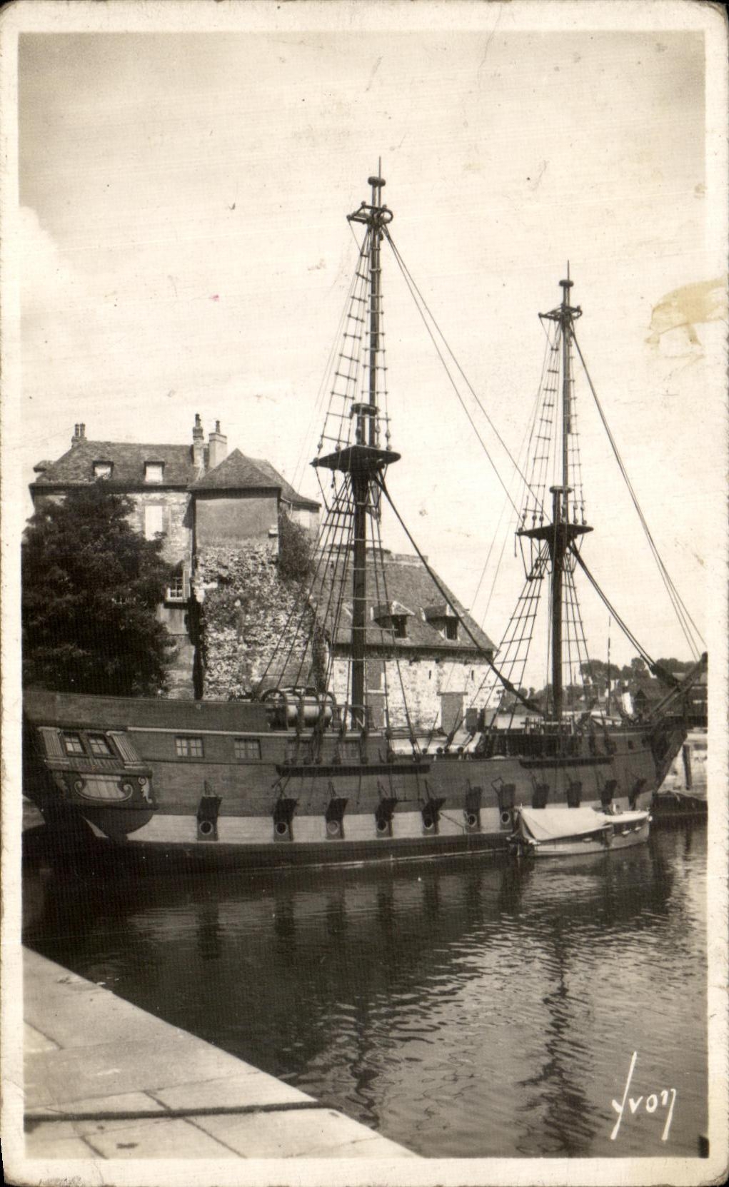HONFLEUR (Calvados) — La Lieutenante (XVIe s.) et Pizarra (réproduction de la caravelle de Christophe Colomb) — Les Éditions d'Art 'N'N', Paris