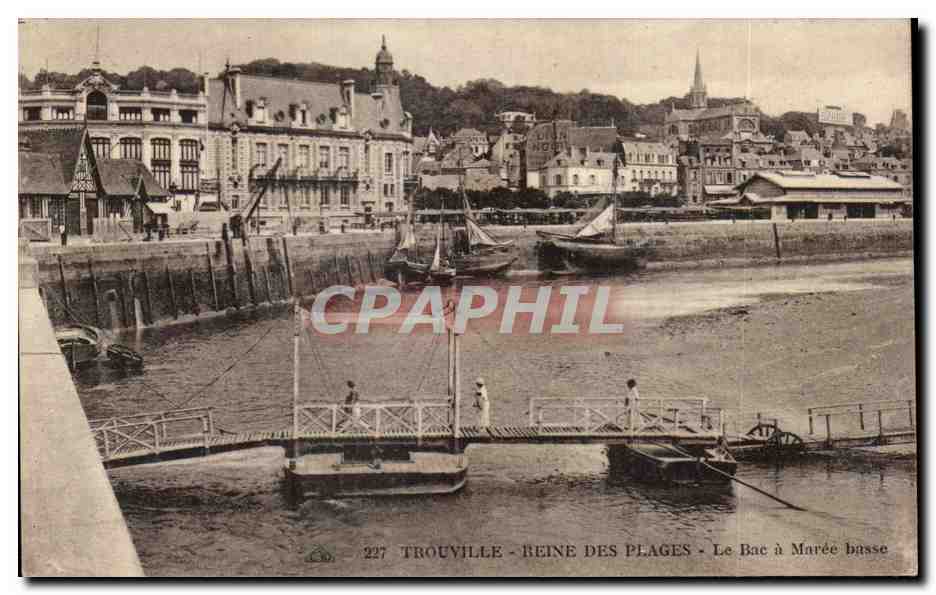 CPA Trouvillle Reine des Plages Le Bac a Maree basse