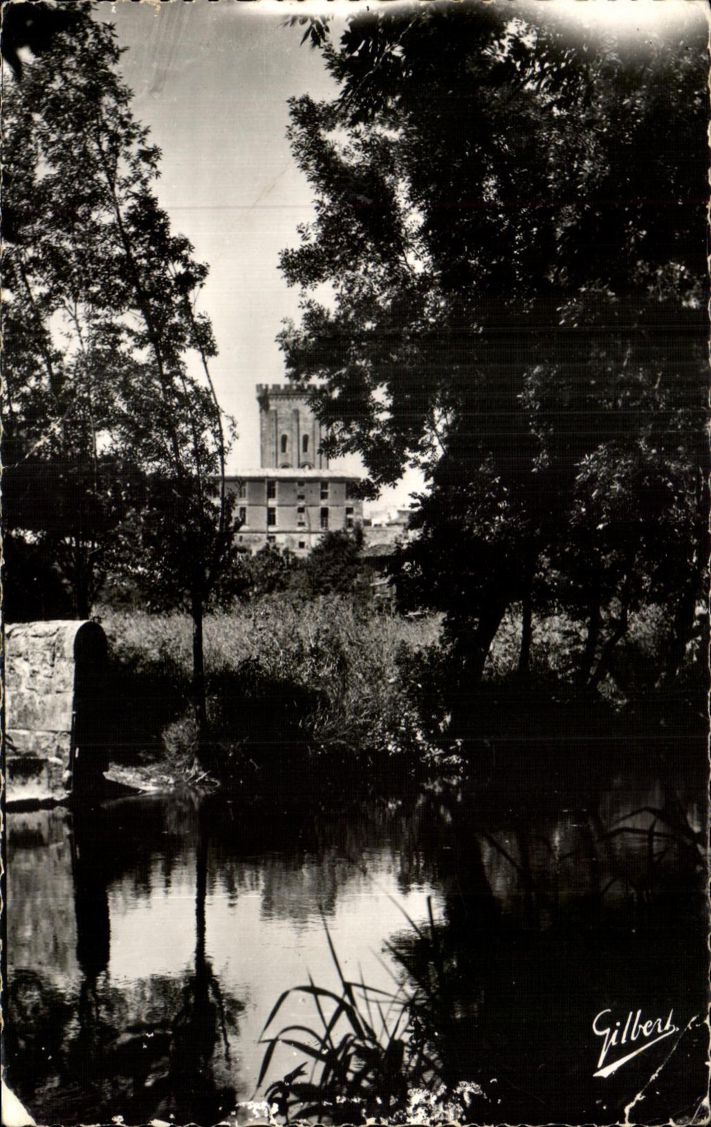 CPSM Pons (Chte Mme) Paysage au bord de I Eau