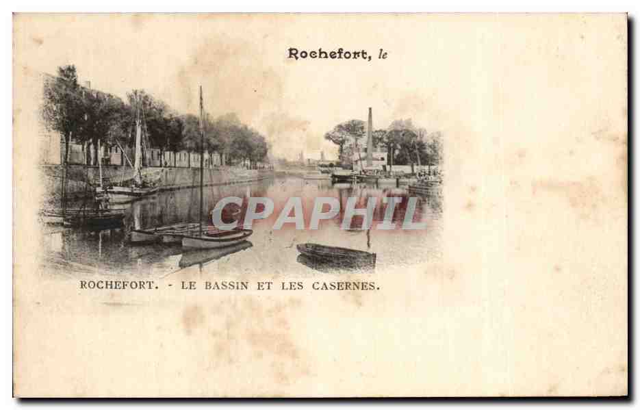 CPA Rochefort Le Bassin Et Les Casernes Bateaux