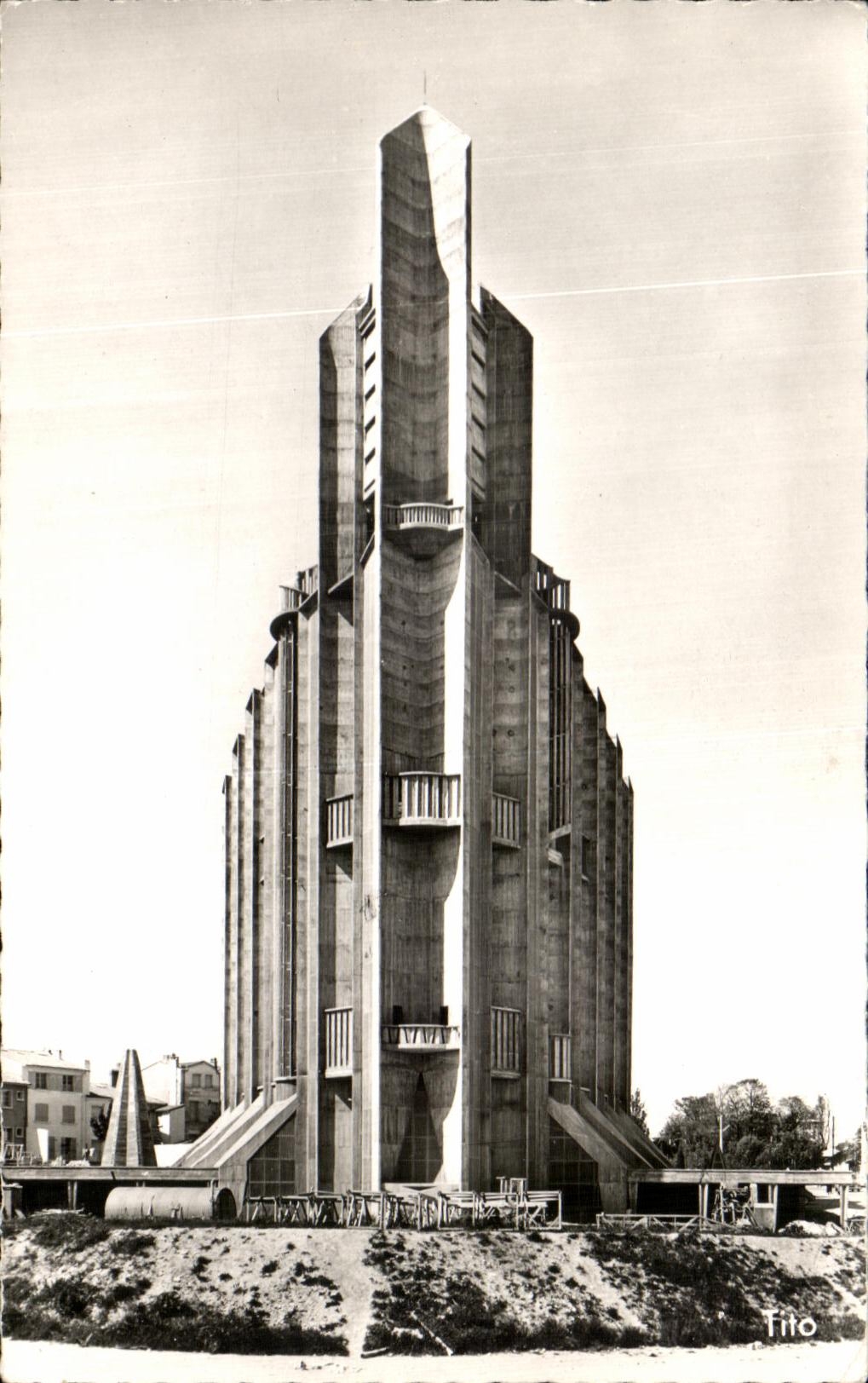 Église Notre-Dame — Royan — façade Est — éditeur Tito, n° de série non visible