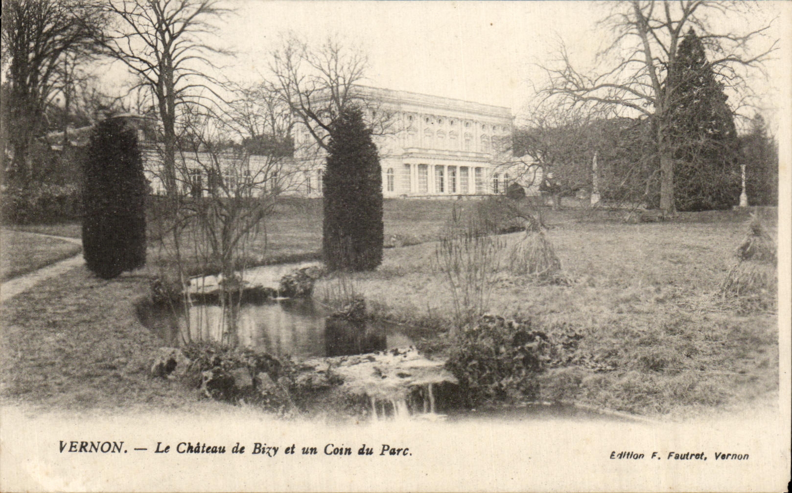 CPA Vernon Le Chateau de Bizy et un Coin du Parc