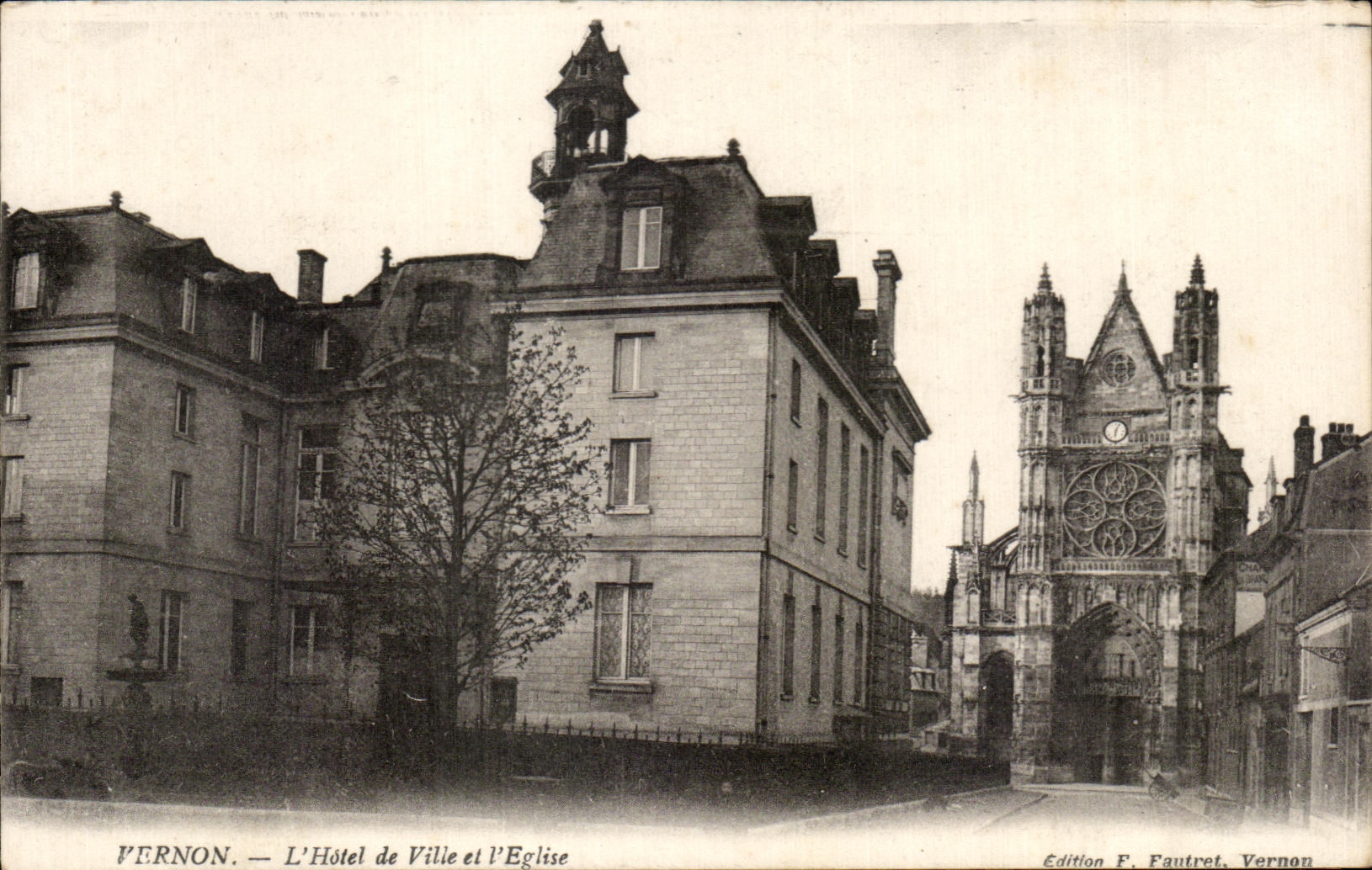 CPA Vernon L Hotel de Ville et I Eglise