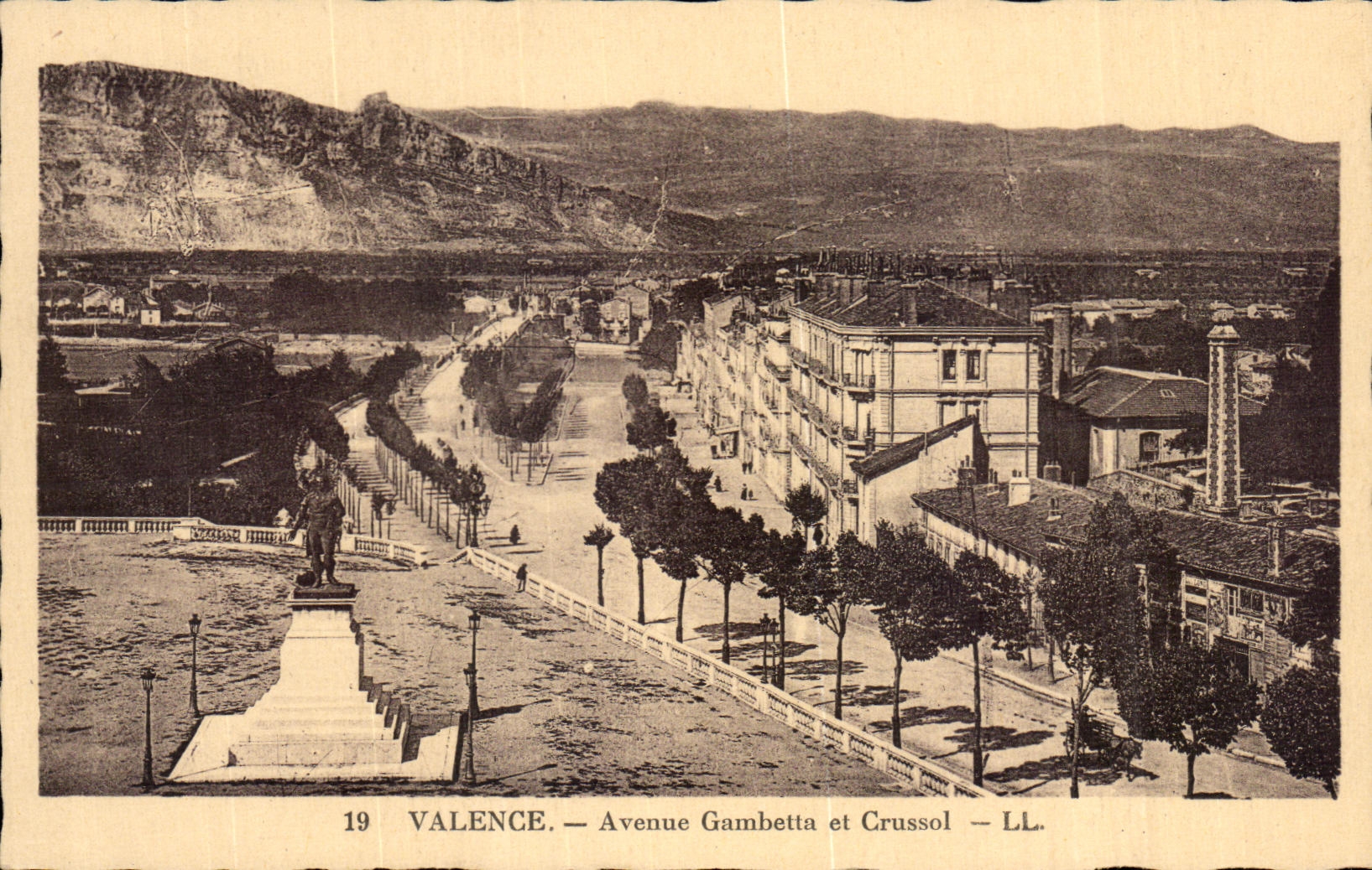 CPA Valence Avenue Gambetta et Crussol