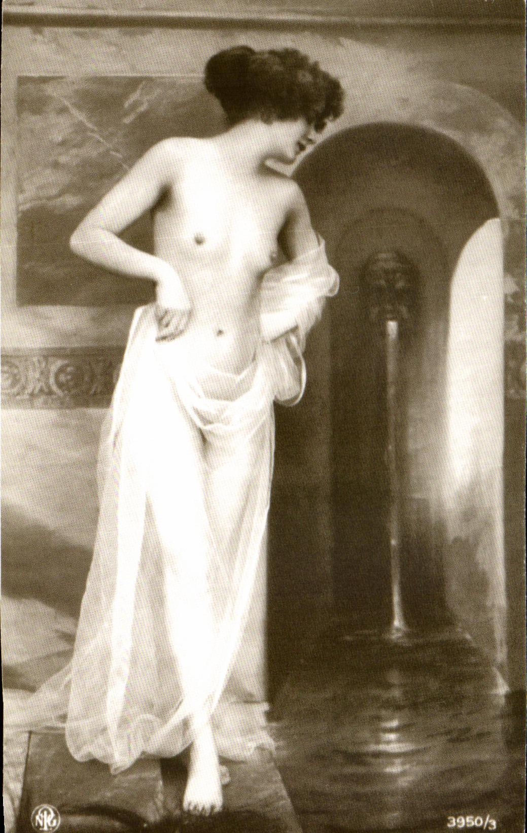 REPRO Femme nue erotique