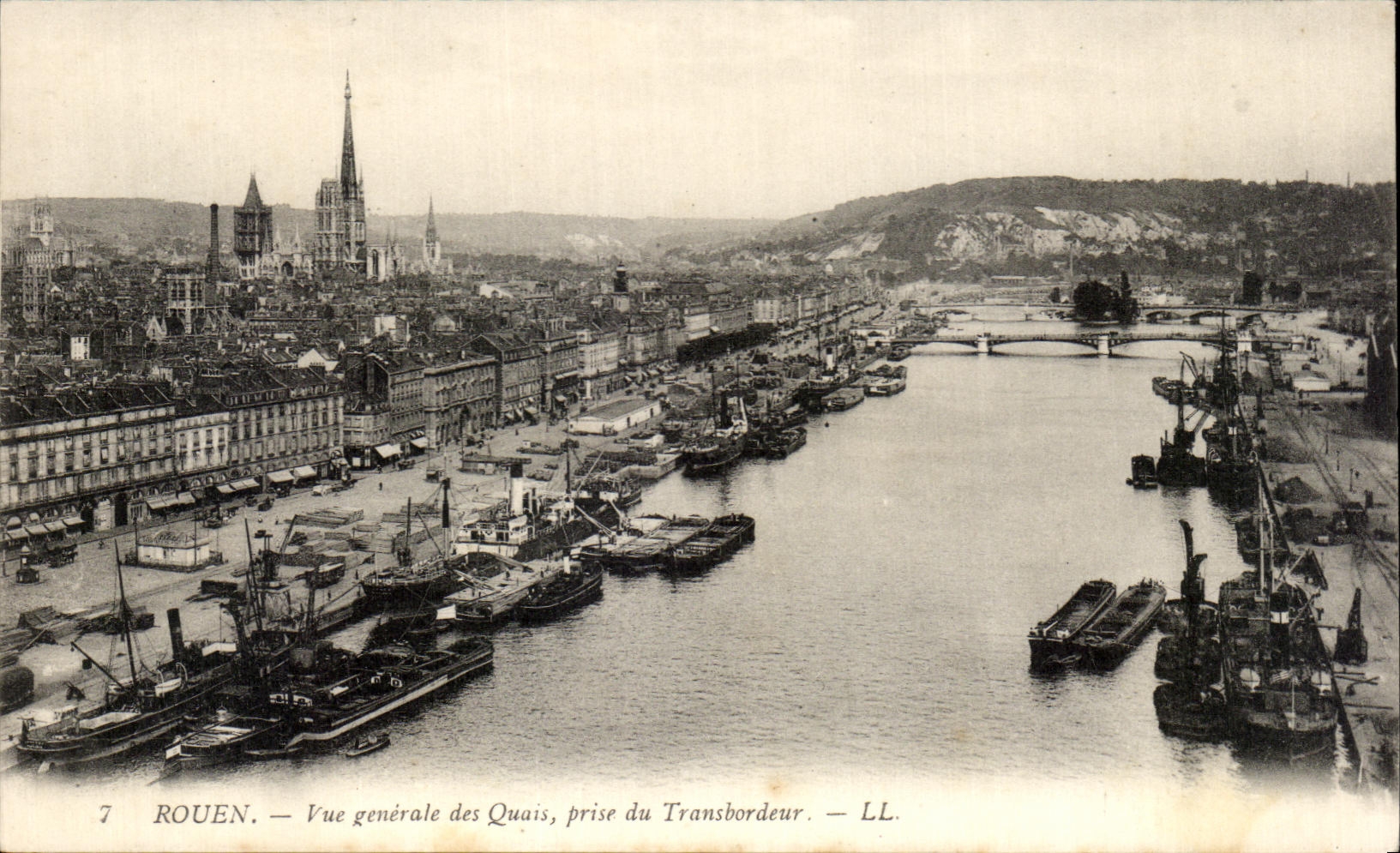 CPA Rouen Vue generale des Quais Prise du Transbordeur Bateaux